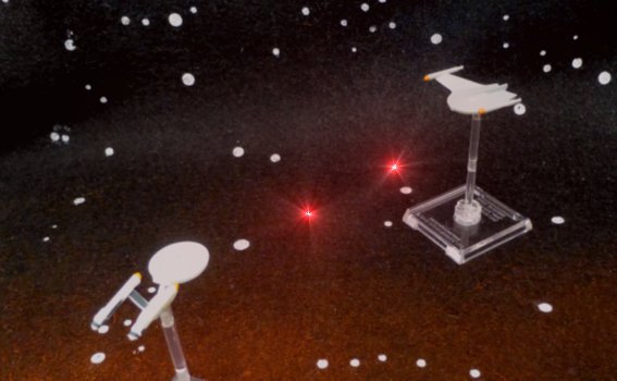 Le Gal Gath'Tong lance ses torpilles  proton contre l'Enterprise...