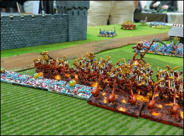 Les d�mons grouillent au pied des murailles Bretonniennes