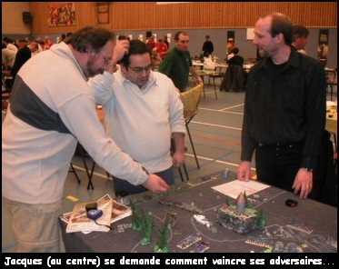 Jacques (au centre) se demande comment vaincre ses adversaires...